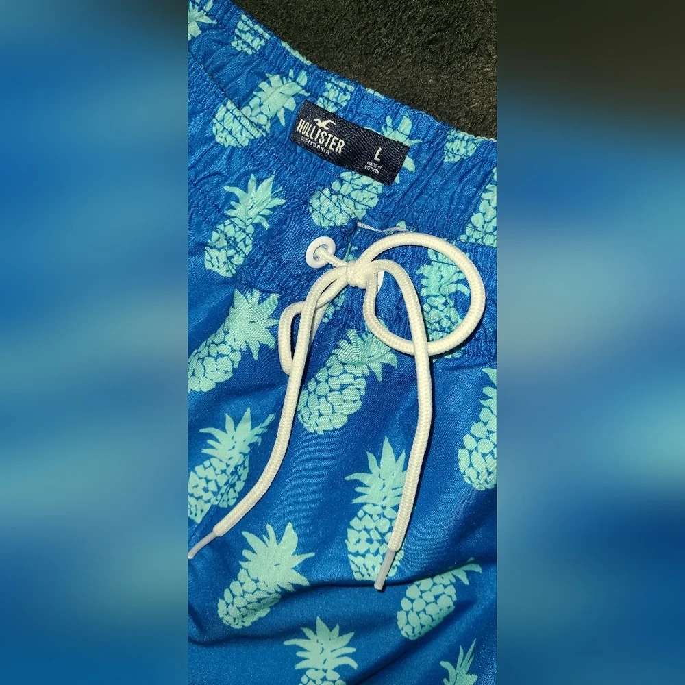 Hollister large swim trunks 🍍pineapples‎ LARGE